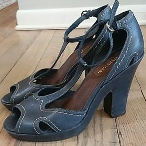 Grey blue leather platform pump